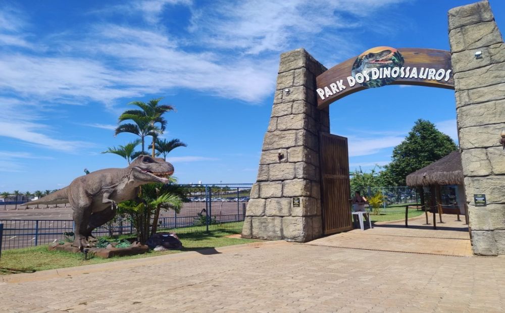 Parque dos Dinossauros — Thermas de Andradina